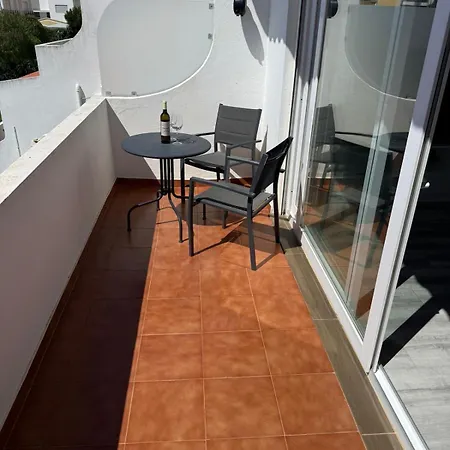 Oura Retreat Daire
